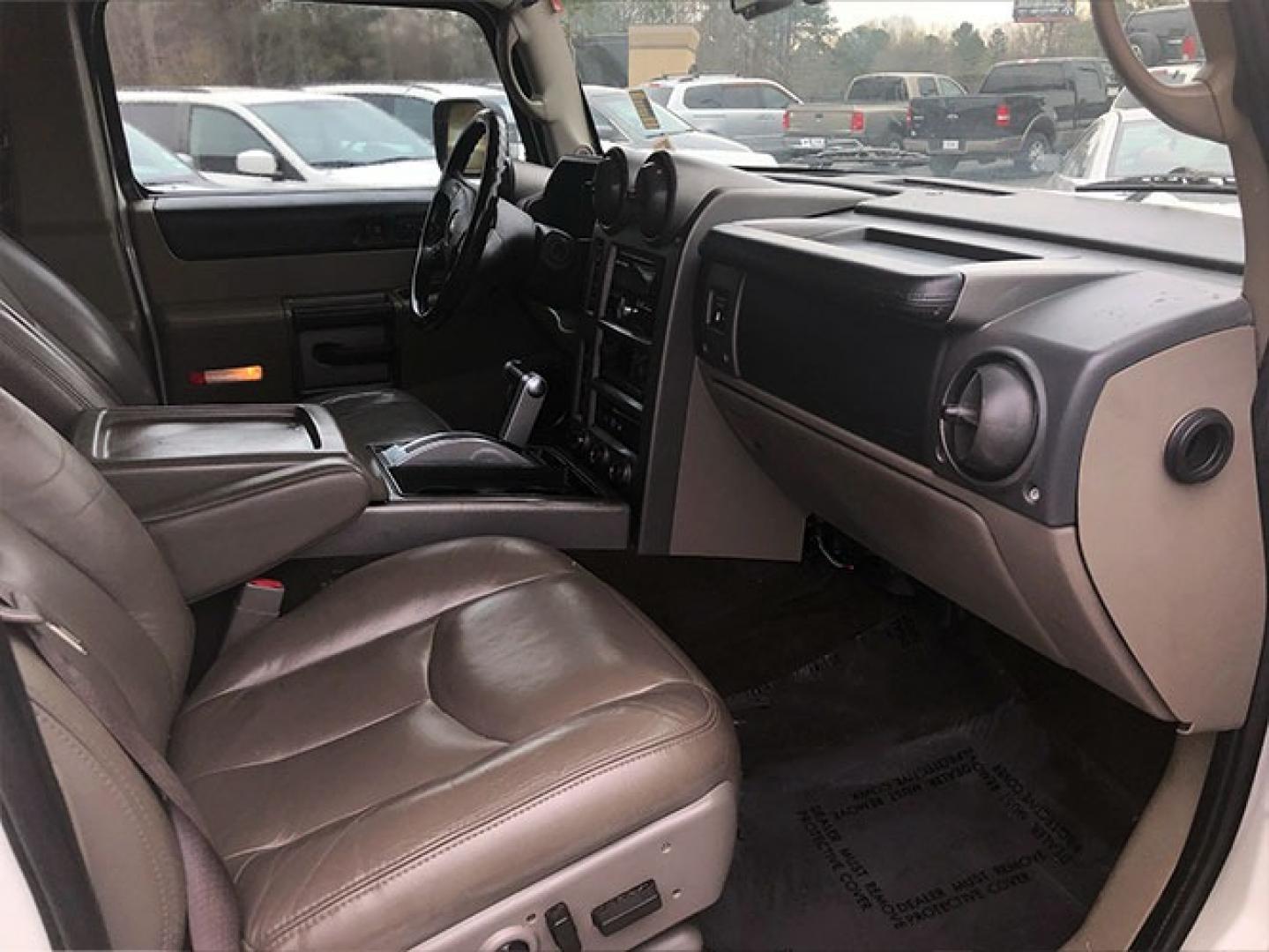 2004 Hummer H2 Sport Utility (5GRGN23U44H) with an 6.0L V8 OHV 16V engine, 4-Speed Automatic Overdrive transmission, located at 7710 Tara Blvd, Jonesboro, GA, 30236, (678) 450-1000, 33.544365, -84.367821 - Photo#10