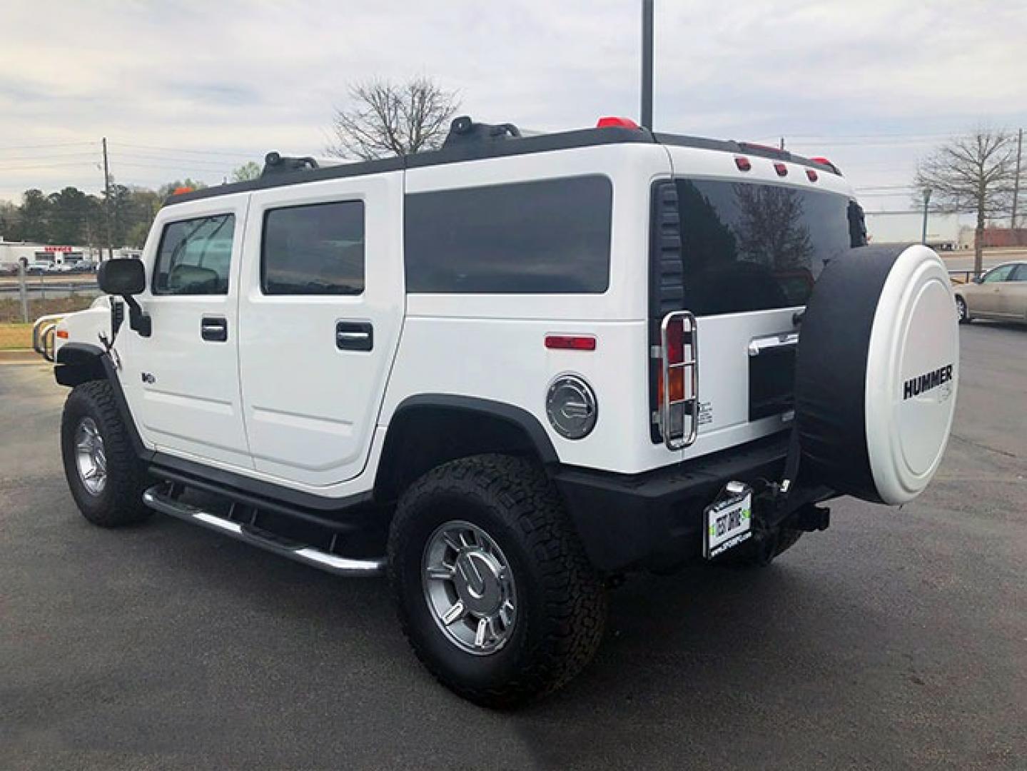 2004 Hummer H2 Sport Utility (5GRGN23U44H) with an 6.0L V8 OHV 16V engine, 4-Speed Automatic Overdrive transmission, located at 7710 Tara Blvd, Jonesboro, GA, 30236, (678) 450-1000, 33.544365, -84.367821 - Photo#4