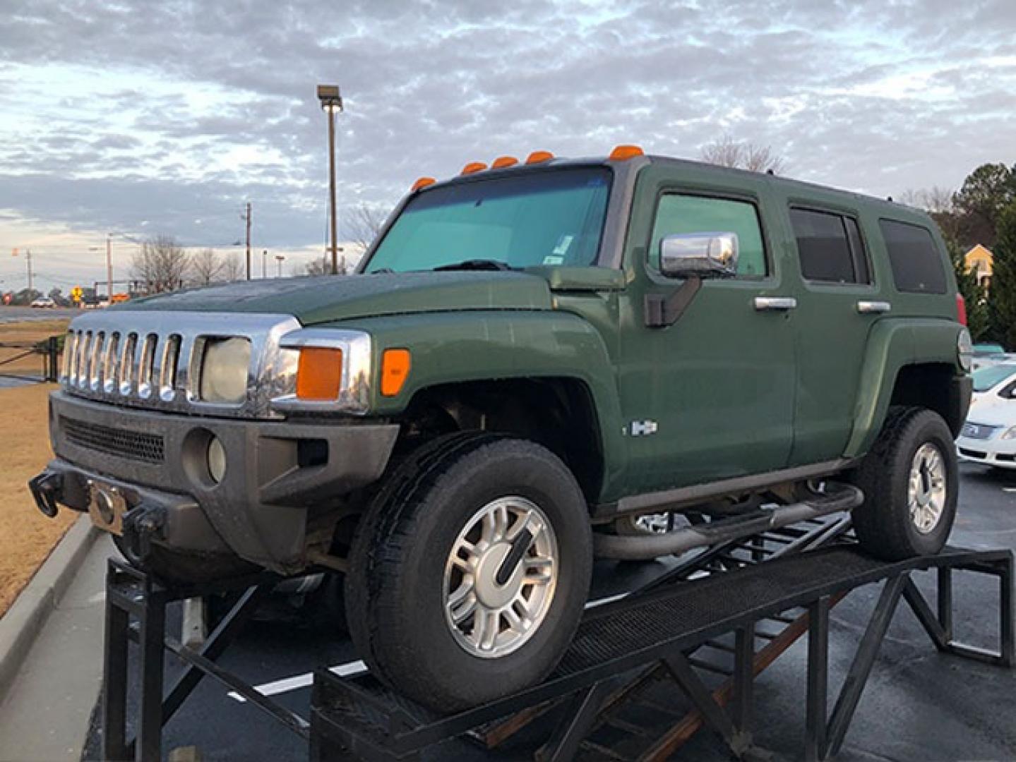 2006 Hummer H3 Sport Utility (5GTDN136668) with an 3.5L L5 DOHC 20V engine, located at 7710 Tara Blvd, Jonesboro, GA, 30236, (678) 450-1000, 33.544365, -84.367821 - Photo#0