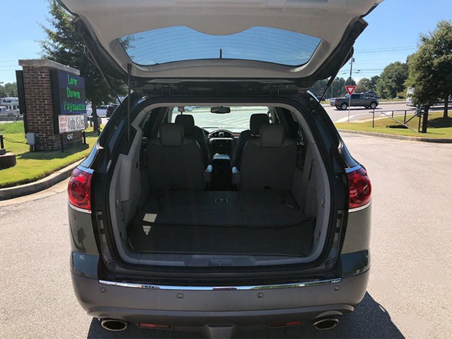 2010 Buick Enclave CXL FWD (5GALRBED5AJ) with an 3.6L V6 DOHC 24V engine, 6-Speed Automatic Overdrive transmission, located at 7710 Tara Blvd, Jonesboro, GA, 30236, (678) 450-1000, 33.544365, -84.367821 - Photo#6