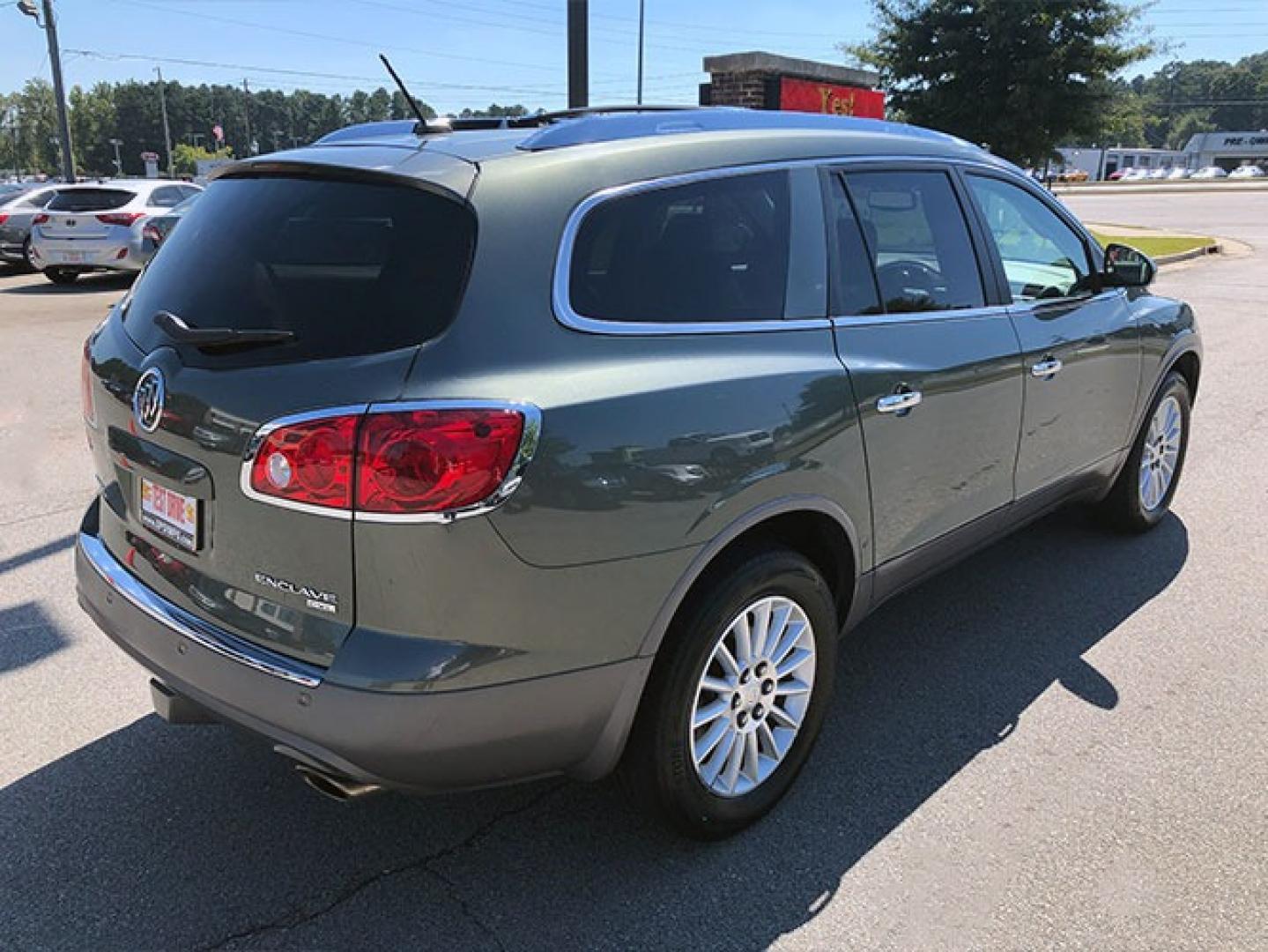 2010 Buick Enclave CXL FWD (5GALRBED5AJ) with an 3.6L V6 DOHC 24V engine, 6-Speed Automatic Overdrive transmission, located at 7710 Tara Blvd, Jonesboro, GA, 30236, (678) 450-1000, 33.544365, -84.367821 - Photo#7