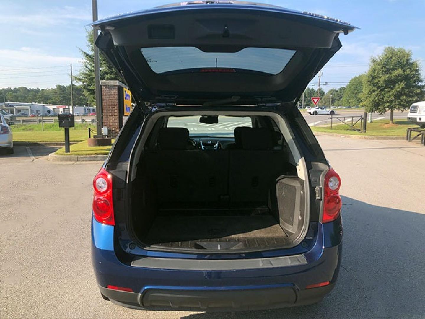 2010 Chevrolet Equinox LT1 FWD (2CNALDEW1A6) with an 2.4L L4 DOHC 16V engine, 6-Speed Automatic transmission, located at 7710 Tara Blvd, Jonesboro, GA, 30236, (678) 450-1000, 33.544365, -84.367821 - Photo#5