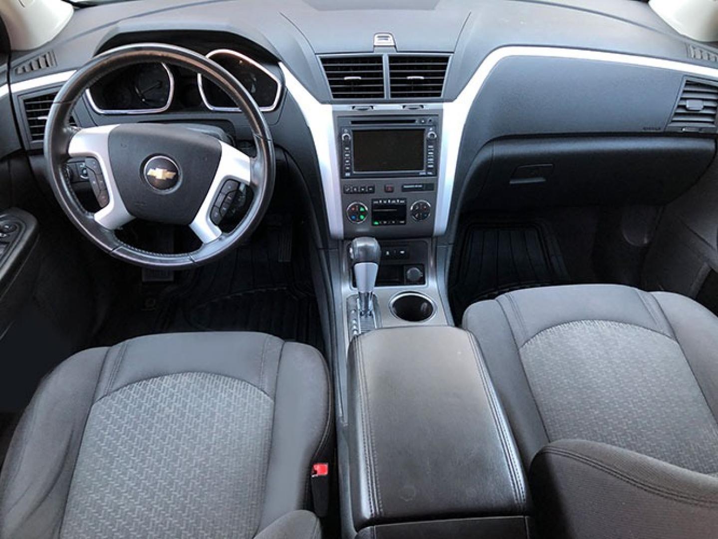 2010 Chevrolet Traverse LT1 FWD (1GNLRFED5AS) with an 3.6L V6 DOHC 24V engine, 6-Speed Automatic transmission, located at 7710 Tara Blvd, Jonesboro, GA, 30236, (678) 450-1000, 33.544365, -84.367821 - Photo#10