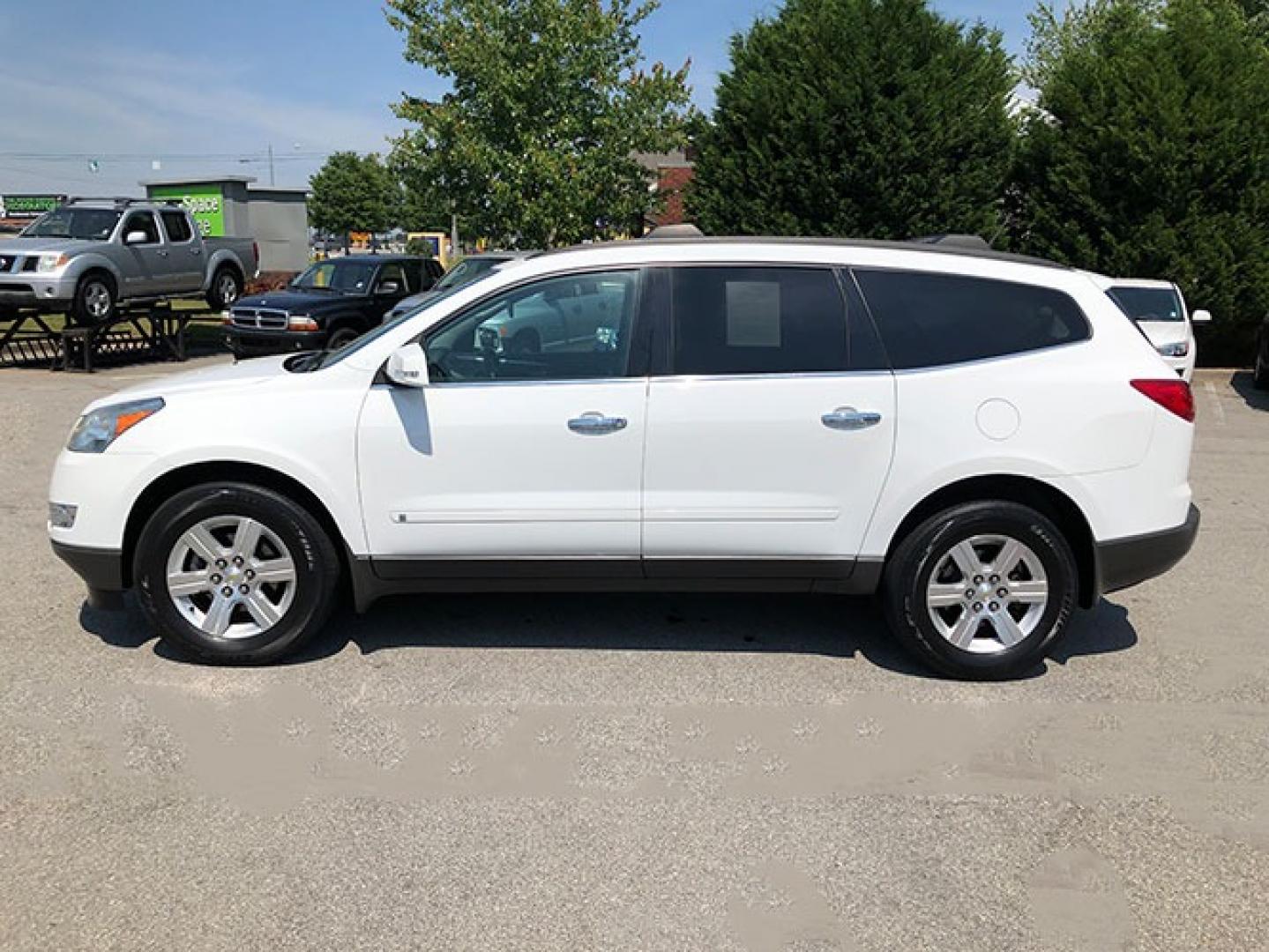 2010 Chevrolet Traverse LT1 FWD (1GNLRFED5AS) with an 3.6L V6 DOHC 24V engine, 6-Speed Automatic transmission, located at 7710 Tara Blvd, Jonesboro, GA, 30236, (678) 450-1000, 33.544365, -84.367821 - Photo#3