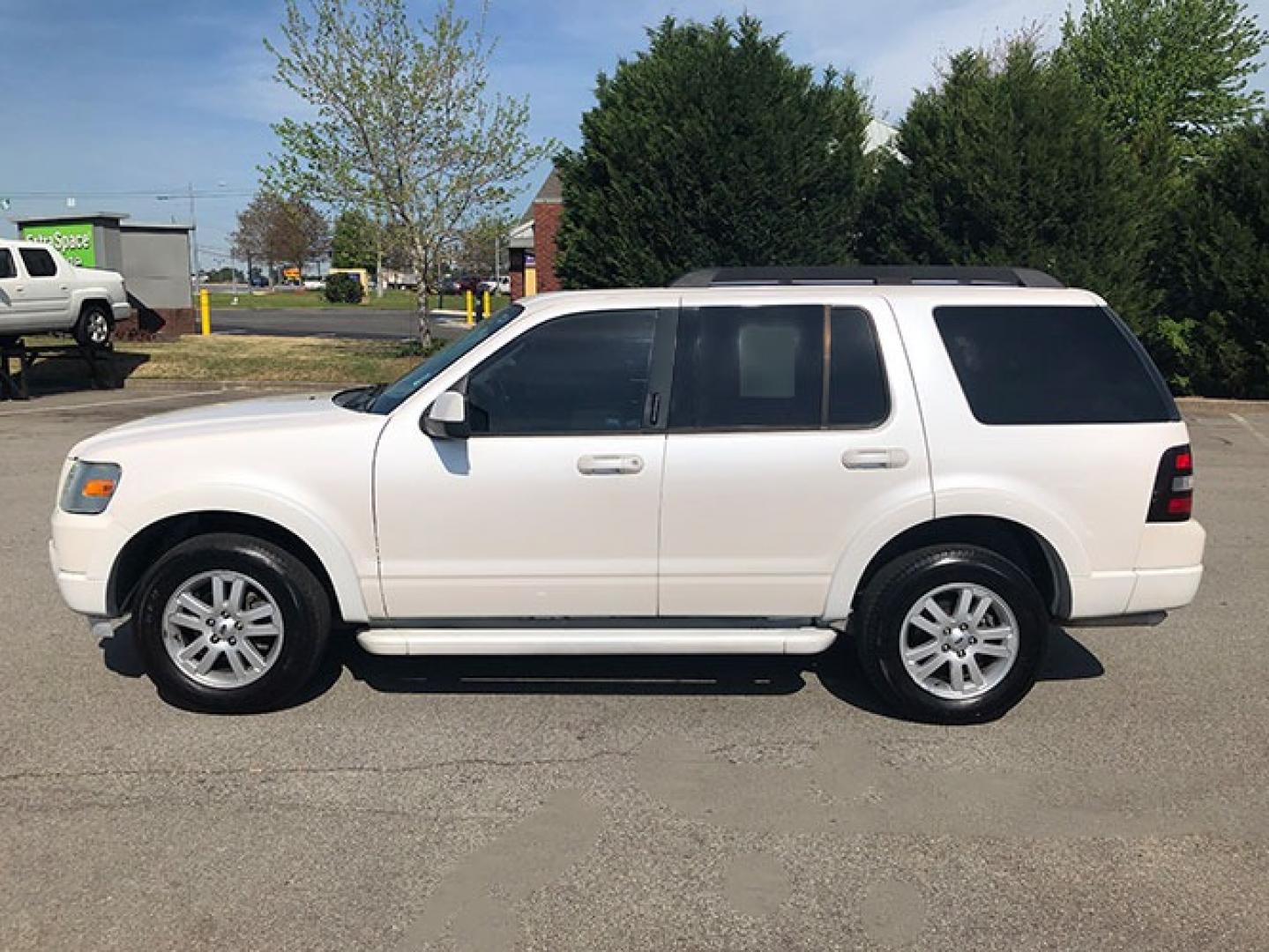 2010 Ford Explorer Eddie Bauer 4.0L 4WD (1FMEU7EE9AU) with an 4.0L V6 SOHC 16V engine, 5-Speed Automatic transmission, located at 7710 Tara Blvd, Jonesboro, GA, 30236, (678) 450-1000, 33.544365, -84.367821 - Photo#3