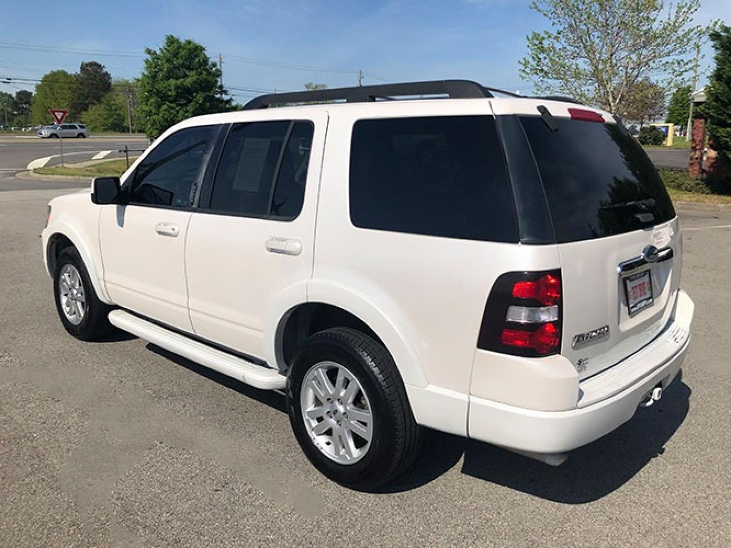 2010 Ford Explorer Eddie Bauer 4.0L 4WD (1FMEU7EE9AU) with an 4.0L V6 SOHC 16V engine, 5-Speed Automatic transmission, located at 7710 Tara Blvd, Jonesboro, GA, 30236, (678) 450-1000, 33.544365, -84.367821 - Photo#4