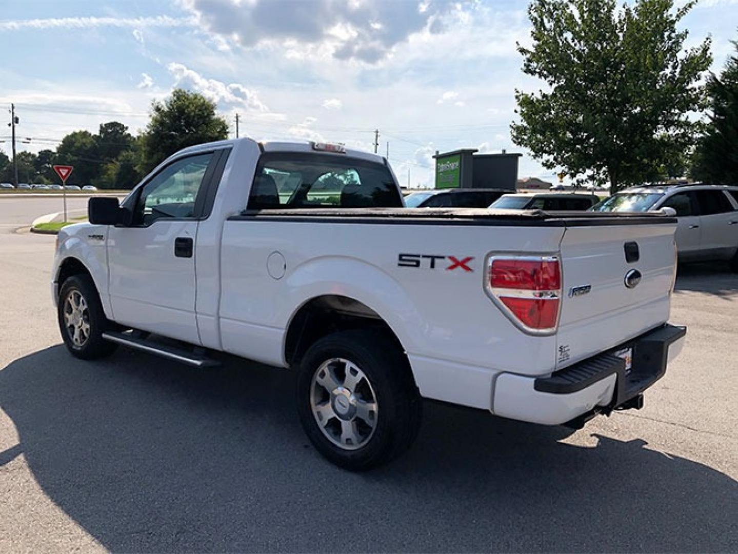 2010 Ford F-150 STX 6.5-ft. Bed 2WD (1FTMF1CW3AF) with an 4.6L V8 SOHC 24V engine, 4-Speed Automatic transmission, located at 7710 Tara Blvd, Jonesboro, GA, 30236, (678) 450-1000, 33.544365, -84.367821 - Photo#4