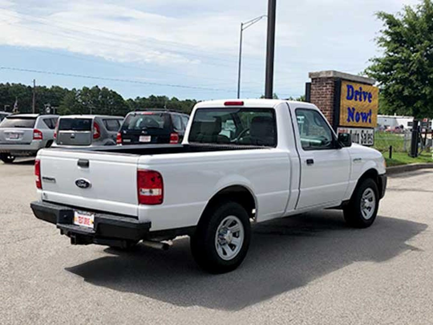 2010 Ford Ranger XL 2WD (1FTKR1AD9AP) with an 2.3L L4 SOHC 8V engine, located at 620 Jesse Jewell Pkwy, Gainesville, GA, 30501, (678) 450-1000, 34.305923, -83.809784 - Photo#4