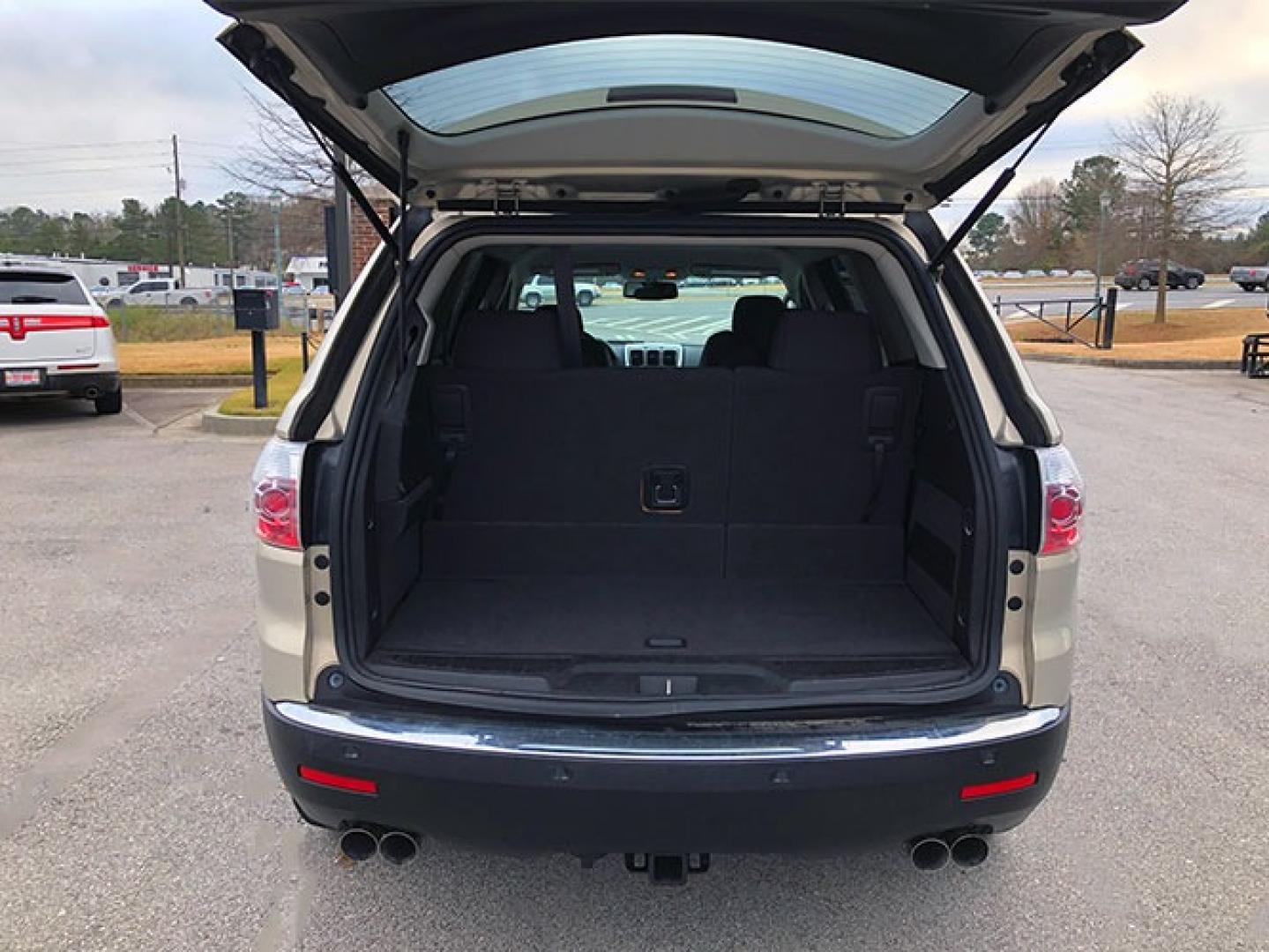 2010 GMC Acadia SLE AWD (1GKLRLED5AJ) with an 3.6L V6 DOHC 24V engine, 6-Speed Automatic Overdrive transmission, located at 7710 Tara Blvd, Jonesboro, GA, 30236, (678) 450-1000, 33.544365, -84.367821 - Photo#6