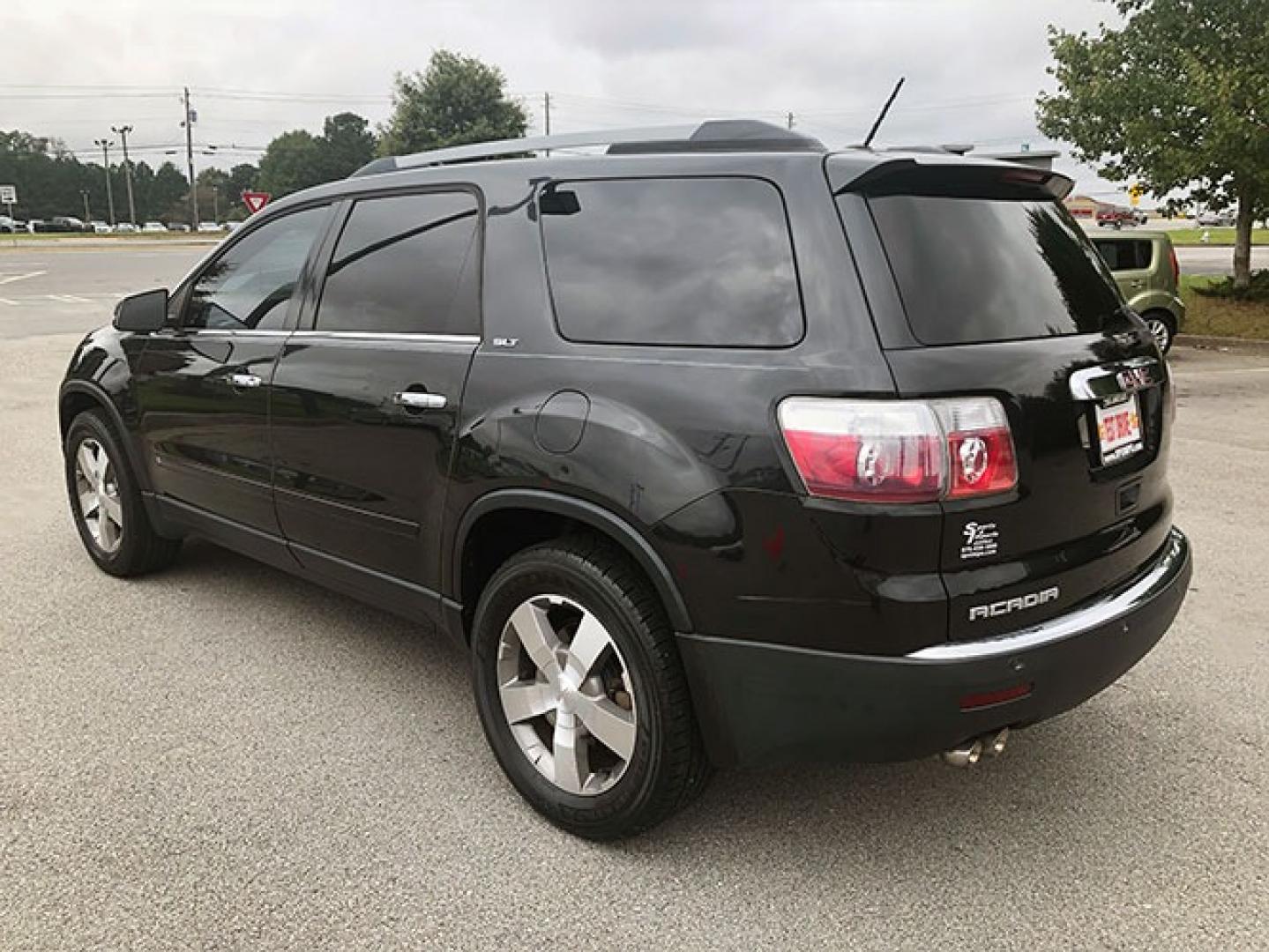 2010 GMC Acadia SLT-1 AWD (1GKLRMED8AJ) with an 3.6L V6 DOHC 24V engine, 6-Speed Automatic transmission, located at 7710 Tara Blvd, Jonesboro, GA, 30236, (678) 450-1000, 33.544365, -84.367821 - Photo#4