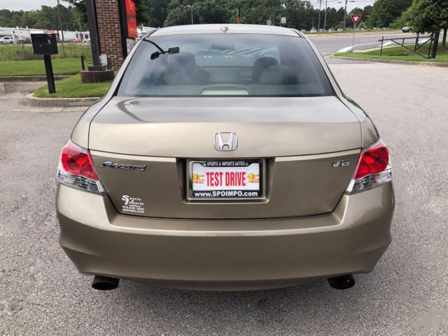 2010 Honda Accord EX-L V-6 Sedan AT (5KBCP3F86AB) with an 3.5L V6 SOHC 24V engine, 5-Speed Automatic transmission, located at 620 Jesse Jewell Pkwy, Gainesville, GA, 30501, (678) 450-1000, 34.305923, -83.809784 - Photo#5