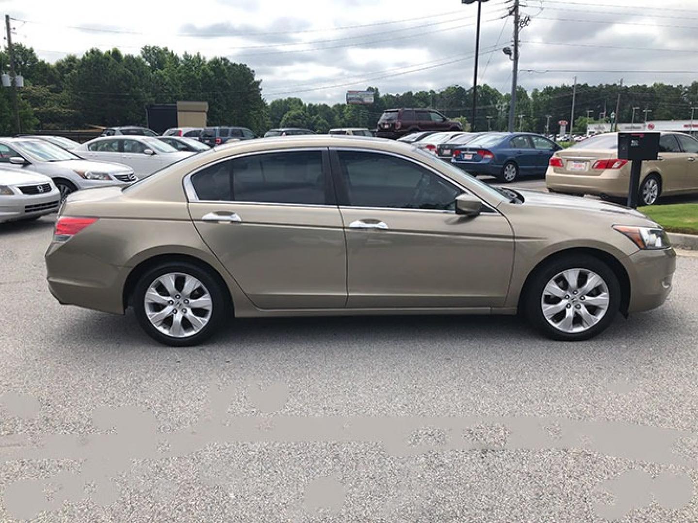 2010 Honda Accord EX-L V-6 Sedan AT (5KBCP3F86AB) with an 3.5L V6 SOHC 24V engine, 5-Speed Automatic transmission, located at 620 Jesse Jewell Pkwy, Gainesville, GA, 30501, (678) 450-1000, 34.305923, -83.809784 - Photo#7