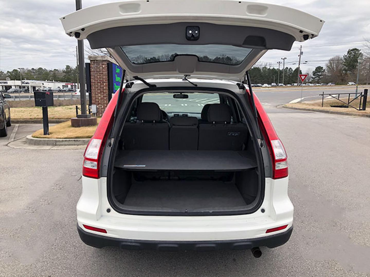 2010 Honda CR-V EX 2WD 5-Speed AT (5J6RE3H58AL) with an 2.4L L4 DOHC 16V engine, 5-Speed Automatic transmission, located at 620 Jesse Jewell Pkwy, Gainesville, GA, 30501, (678) 450-1000, 34.305923, -83.809784 - Photo#6