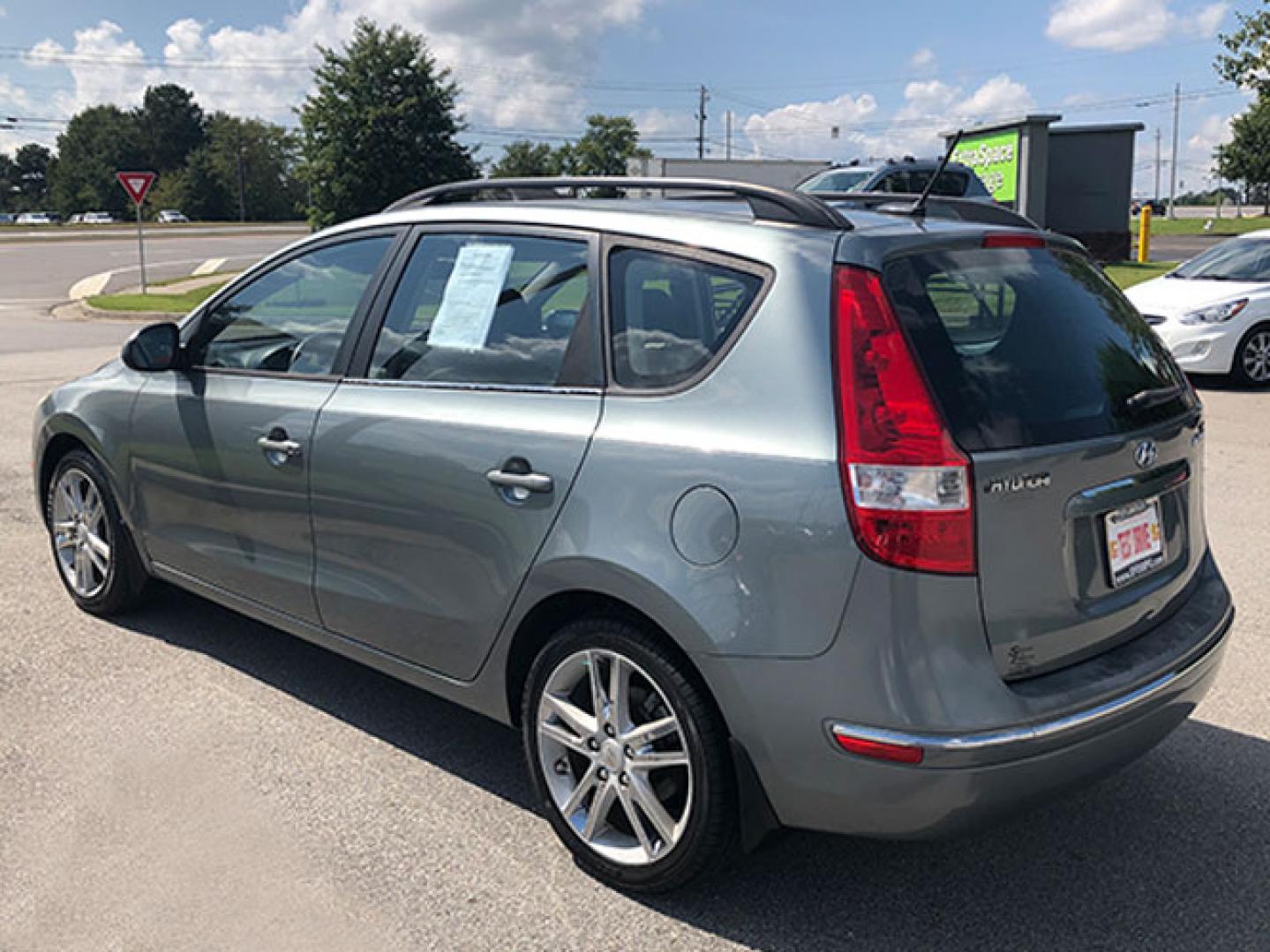 2010 Hyundai Elantra Touring GLS Automatic (KMHDC8AE0AU) with an 2.0L L4 DOHC 16V engine, 4-Speed Automatic transmission, located at 7710 Tara Blvd, Jonesboro, GA, 30236, (678) 450-1000, 33.544365, -84.367821 - Photo#4