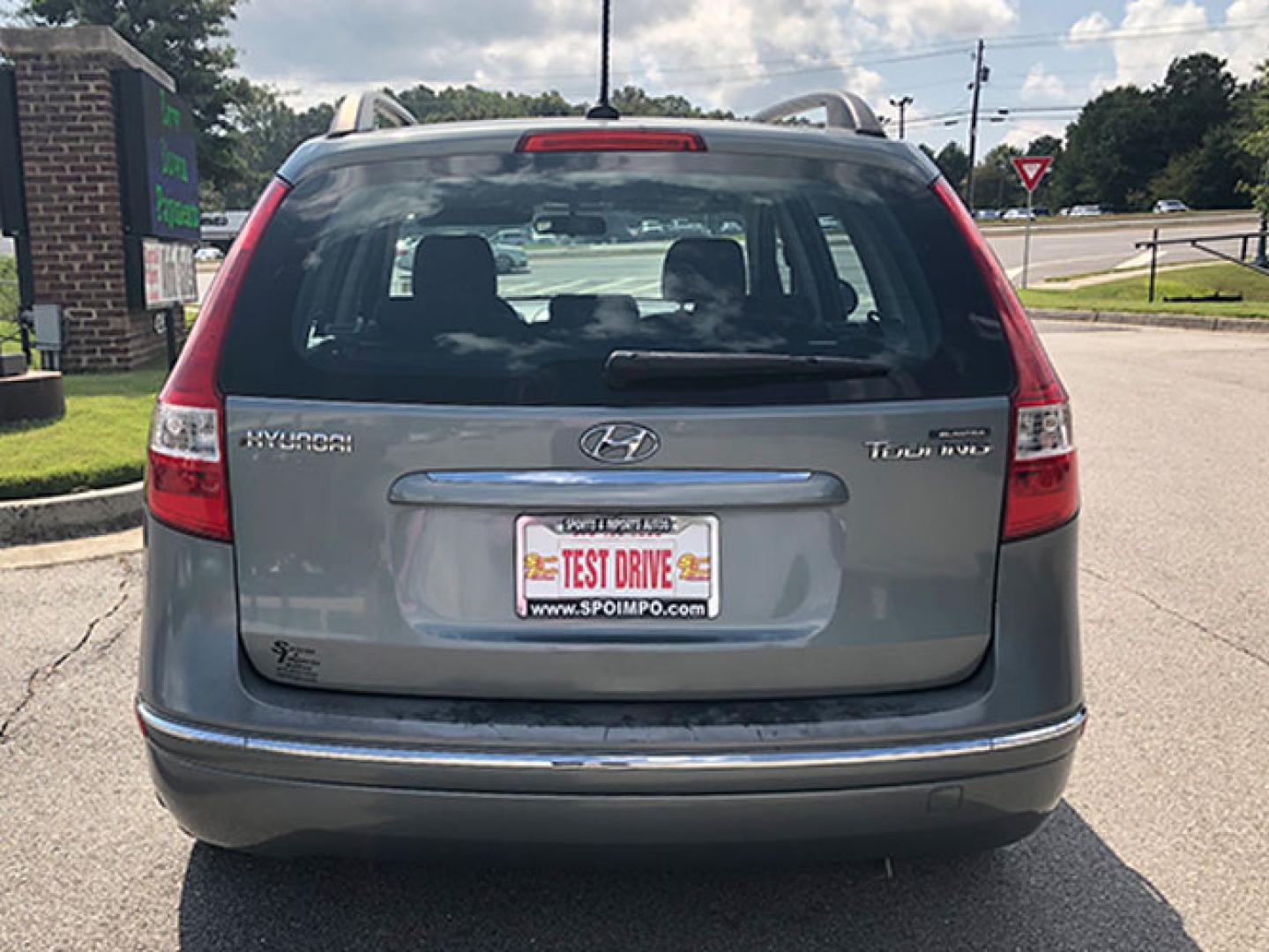 2010 Hyundai Elantra Touring GLS Automatic (KMHDC8AE0AU) with an 2.0L L4 DOHC 16V engine, 4-Speed Automatic transmission, located at 7710 Tara Blvd, Jonesboro, GA, 30236, (678) 450-1000, 33.544365, -84.367821 - Photo#5