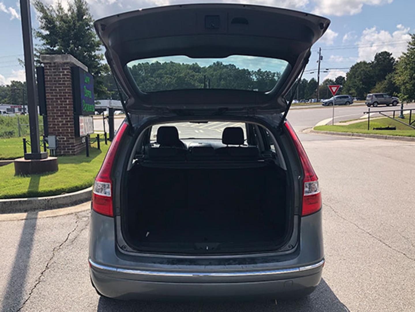 2010 Hyundai Elantra Touring GLS Automatic (KMHDC8AE0AU) with an 2.0L L4 DOHC 16V engine, 4-Speed Automatic transmission, located at 7710 Tara Blvd, Jonesboro, GA, 30236, (678) 450-1000, 33.544365, -84.367821 - Photo#6