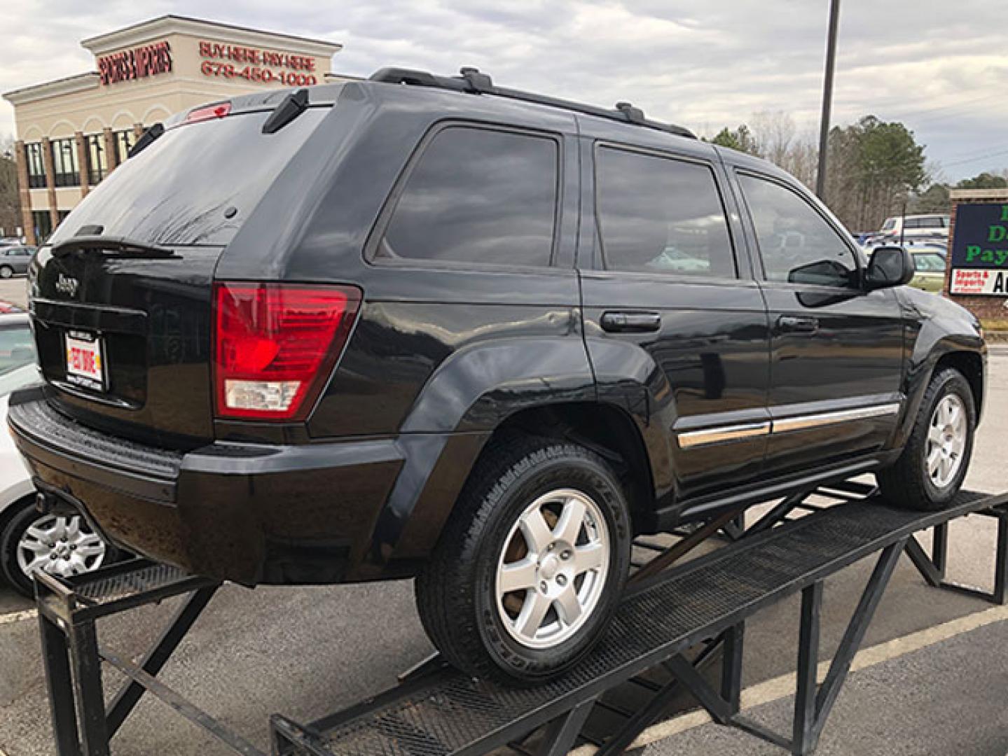 2010 Jeep Grand Cherokee Laredo 2WD (1J4PS4GK2AC) with an 3.7L V6 SOHC 12V engine, 5-Speed Automatic transmission, located at 620 Jesse Jewell Pkwy, Gainesville, GA, 30501, (678) 450-1000, 34.305923, -83.809784 - Photo#6