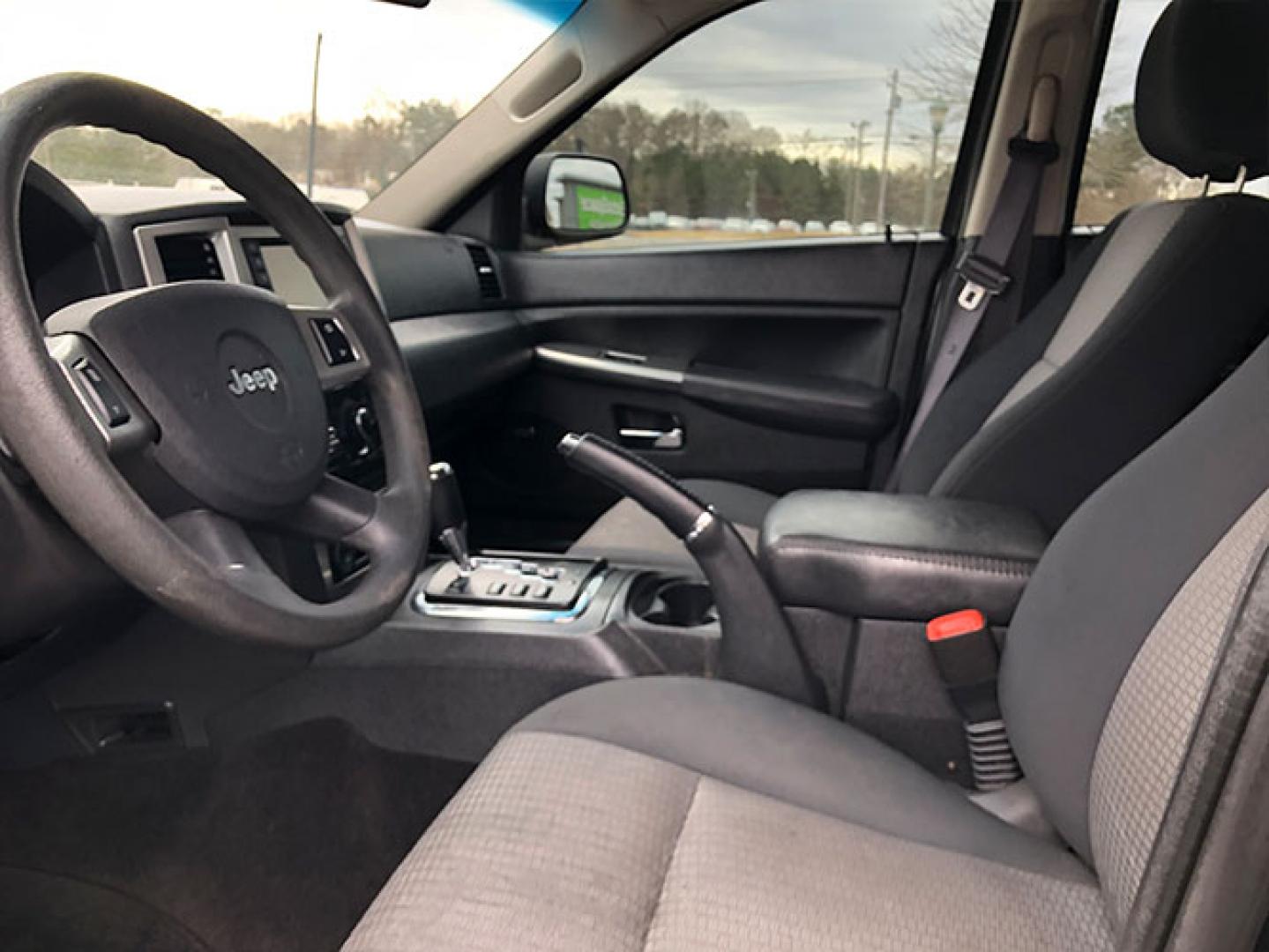 2010 Jeep Grand Cherokee Laredo 2WD (1J4PS4GK2AC) with an 3.7L V6 SOHC 12V engine, 5-Speed Automatic transmission, located at 620 Jesse Jewell Pkwy, Gainesville, GA, 30501, (678) 450-1000, 34.305923, -83.809784 - Photo#8