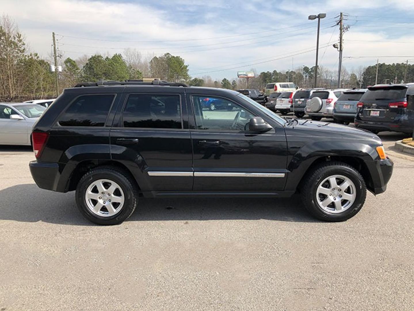 2010 Jeep Grand Cherokee Laredo 4WD (1J4PR4GK1AC) with an 3.7L V6 SOHC 12V engine, 5-Speed Automatic transmission, located at 7710 Tara Blvd, Jonesboro, GA, 30236, (678) 450-1000, 33.544365, -84.367821 - Photo#8