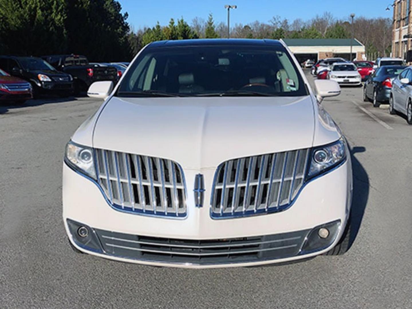 2010 Lincoln MKT FWD with an 3.7L V6 DOHC 24V engine, 6-Speed Automatic transmission, located at 6121 Memorial Drive, Stone Mountain, GA, 30083, (678) 450-1000, 33.804111, -84.191185 - Photo#1