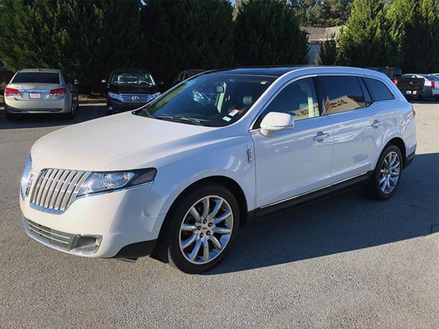 2010 Lincoln MKT FWD with an 3.7L V6 DOHC 24V engine, 6-Speed Automatic transmission, located at 6121 Memorial Drive, Stone Mountain, GA, 30083, (678) 450-1000, 33.804111, -84.191185 - Photo#2