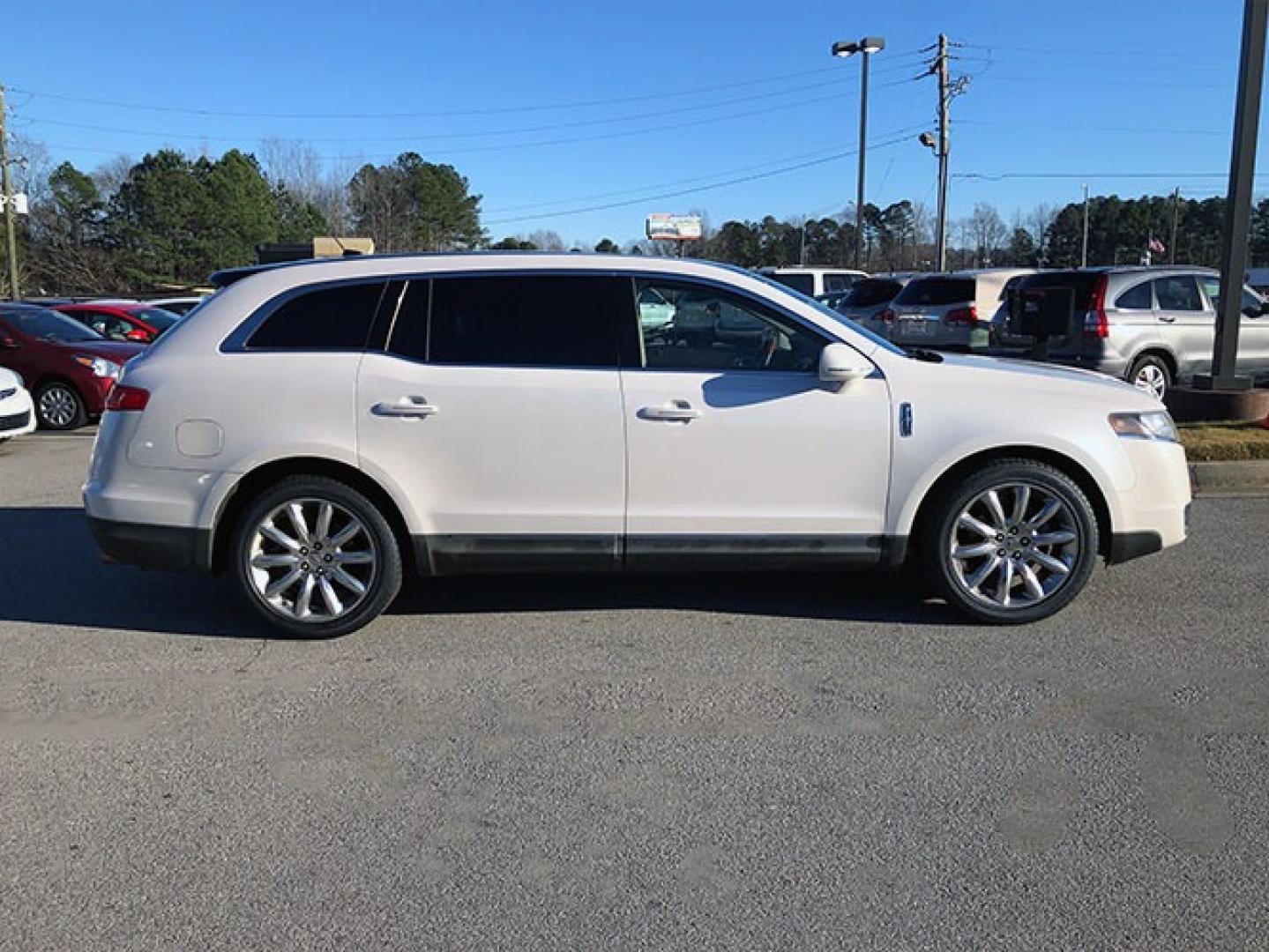 2010 Lincoln MKT FWD with an 3.7L V6 DOHC 24V engine, 6-Speed Automatic transmission, located at 6121 Memorial Drive, Stone Mountain, GA, 30083, (678) 450-1000, 33.804111, -84.191185 - Photo#7