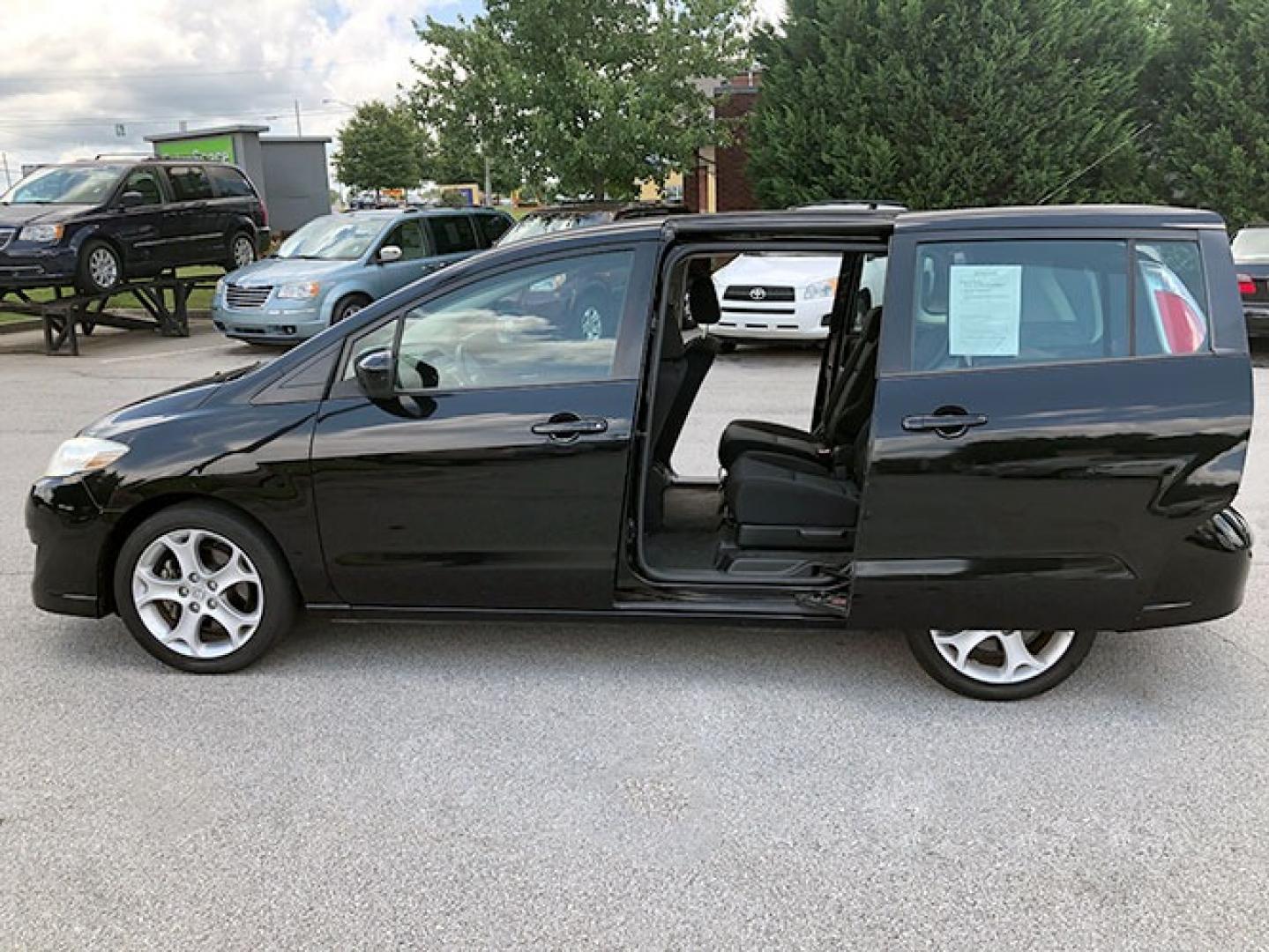 2010 Mazda MAZDA5 Grand Touring (JM1CR2W3XA0) with an 2.3L L4 DOHC 16V engine, located at 7710 Tara Blvd, Jonesboro, GA, 30236, (678) 450-1000, 33.544365, -84.367821 - Photo#2