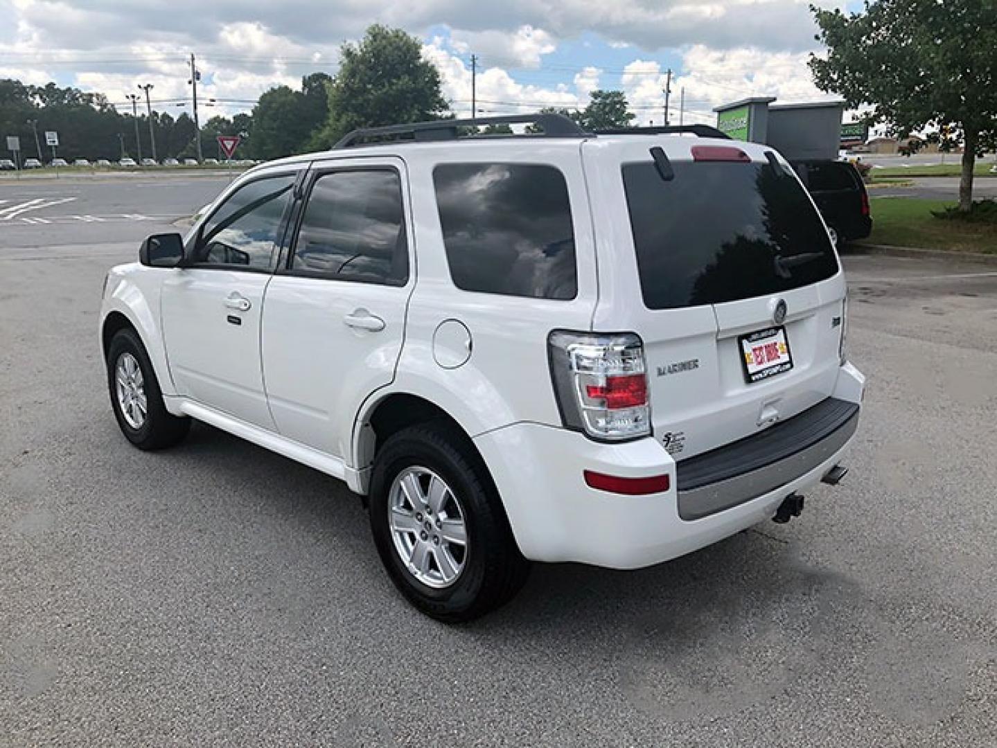 2010 Mercury Mariner V6 2WD (4M2CN8BG4AK) with an 3.0L V6 engine, 6-Speed Automatic transmission, located at 7710 Tara Blvd, Jonesboro, GA, 30236, (678) 450-1000, 33.544365, -84.367821 - Photo#4