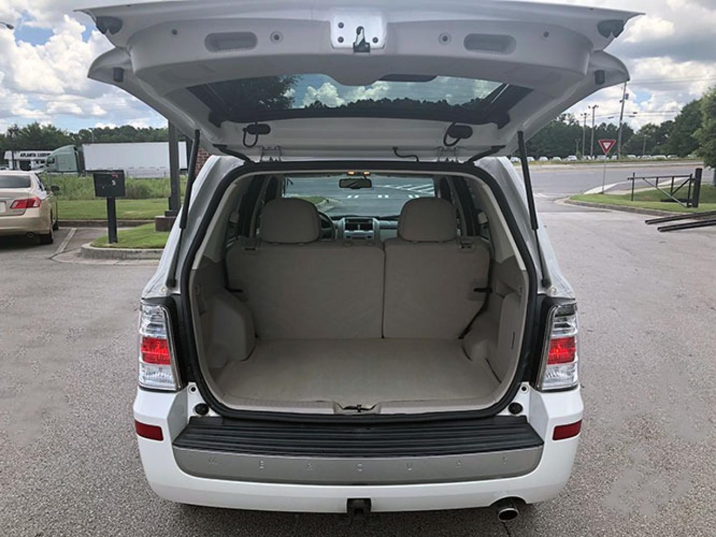 2010 Mercury Mariner V6 2WD (4M2CN8BG4AK) with an 3.0L V6 engine, 6-Speed Automatic transmission, located at 7710 Tara Blvd, Jonesboro, GA, 30236, (678) 450-1000, 33.544365, -84.367821 - Photo#6