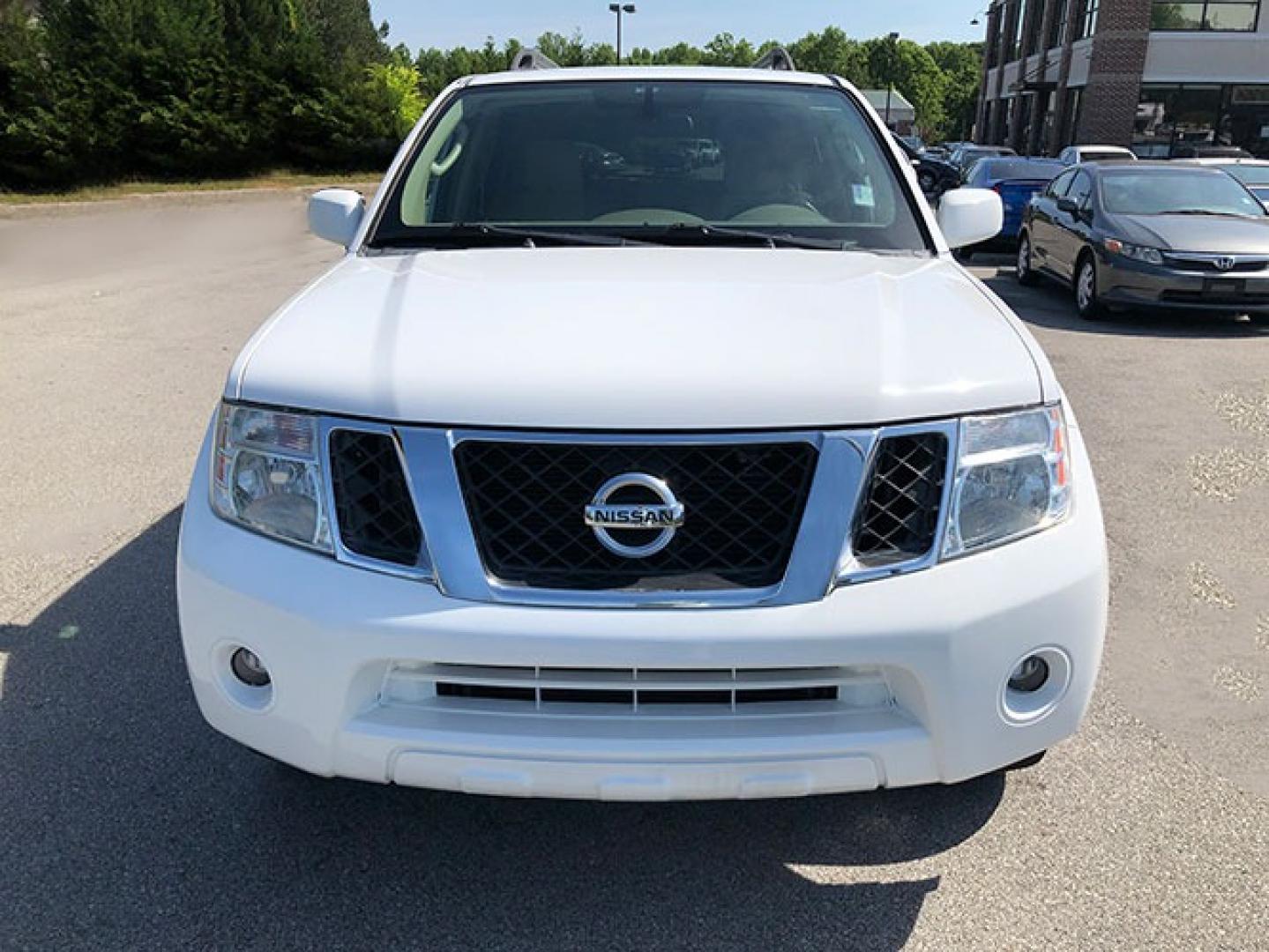 2010 Nissan Pathfinder LE 2WD (5N1AR1NN0AC) with an 4.0L V6 DOHC 24V engine, 5-Speed Automatic transmission, located at 620 Jesse Jewell Pkwy, Gainesville, GA, 30501, (678) 450-1000, 34.305923, -83.809784 - Photo#1