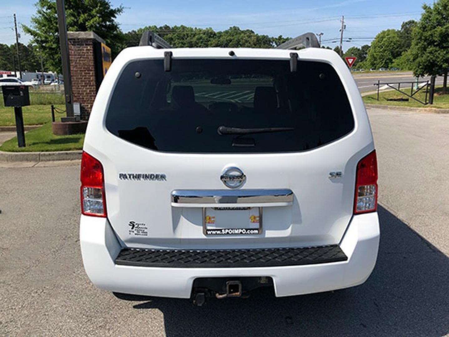 2010 Nissan Pathfinder LE 2WD (5N1AR1NN0AC) with an 4.0L V6 DOHC 24V engine, 5-Speed Automatic transmission, located at 620 Jesse Jewell Pkwy, Gainesville, GA, 30501, (678) 450-1000, 34.305923, -83.809784 - Photo#5