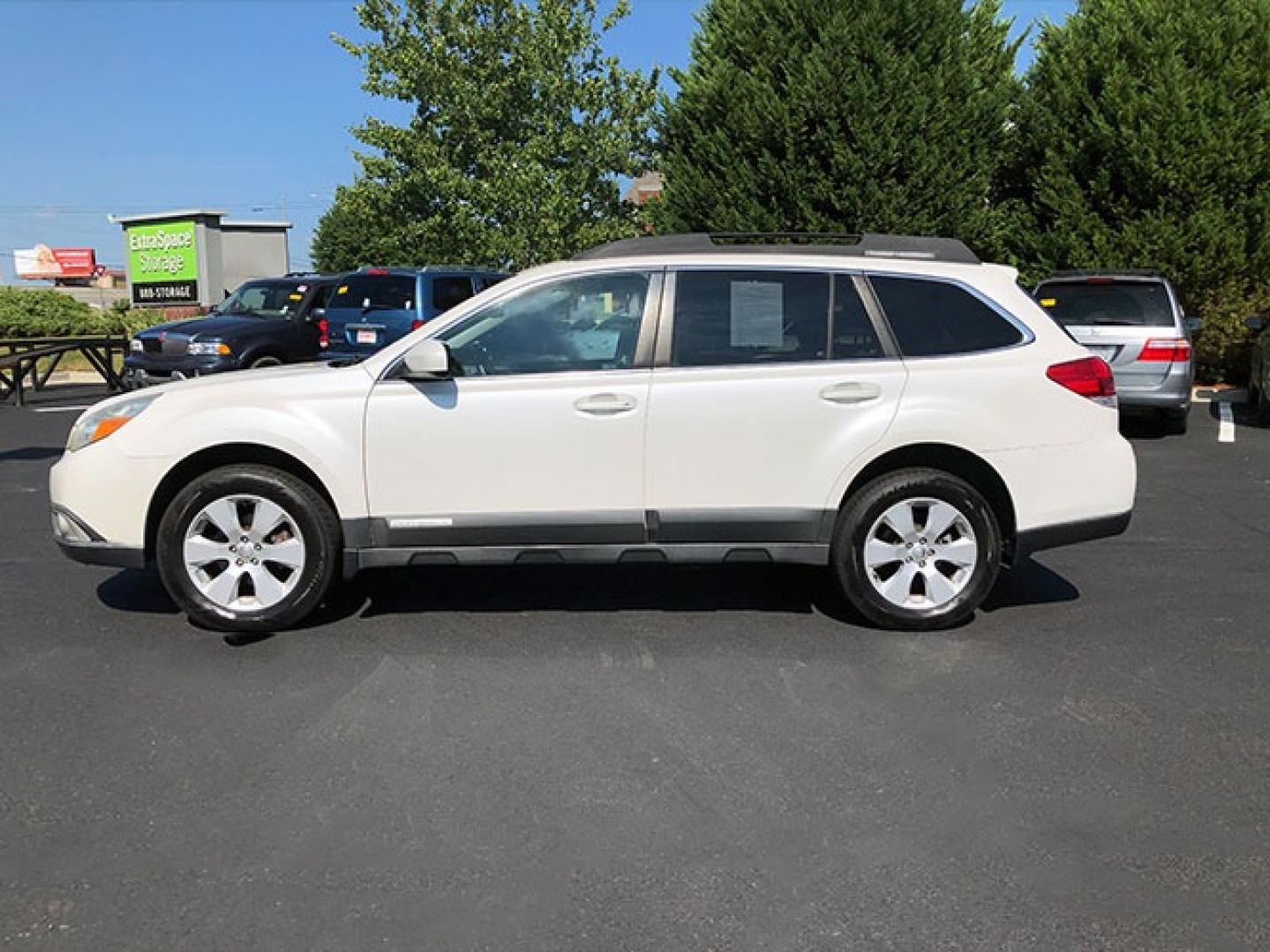 2010 Subaru Outback 2.5i Premium (4S4BRCGC9A3) with an 2.5L H4 DOHC 16V engine, Continuously Variable Transmisson transmission, located at 620 Jesse Jewell Pkwy, Gainesville, GA, 30501, (678) 450-1000, 34.305923, -83.809784 - Photo#1