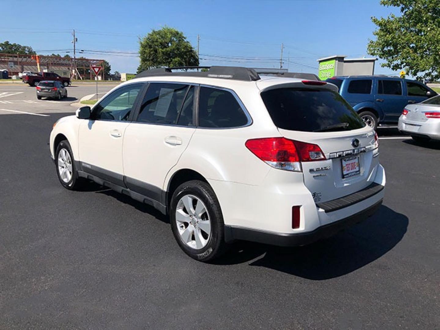 2010 Subaru Outback 2.5i Premium (4S4BRCGC9A3) with an 2.5L H4 DOHC 16V engine, Continuously Variable Transmisson transmission, located at 620 Jesse Jewell Pkwy, Gainesville, GA, 30501, (678) 450-1000, 34.305923, -83.809784 - Photo#2