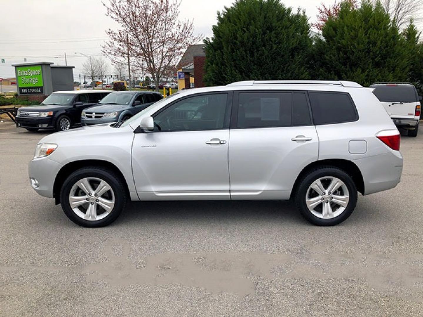 2010 Toyota Highlander Limited 2WD (JTEYK3EH6A2) with an 3.5L V6 DOHC 24V engine, 5-Speed Automatic transmission, located at 7710 Tara Blvd, Jonesboro, GA, 30236, (678) 450-1000, 33.544365, -84.367821 - Photo#3