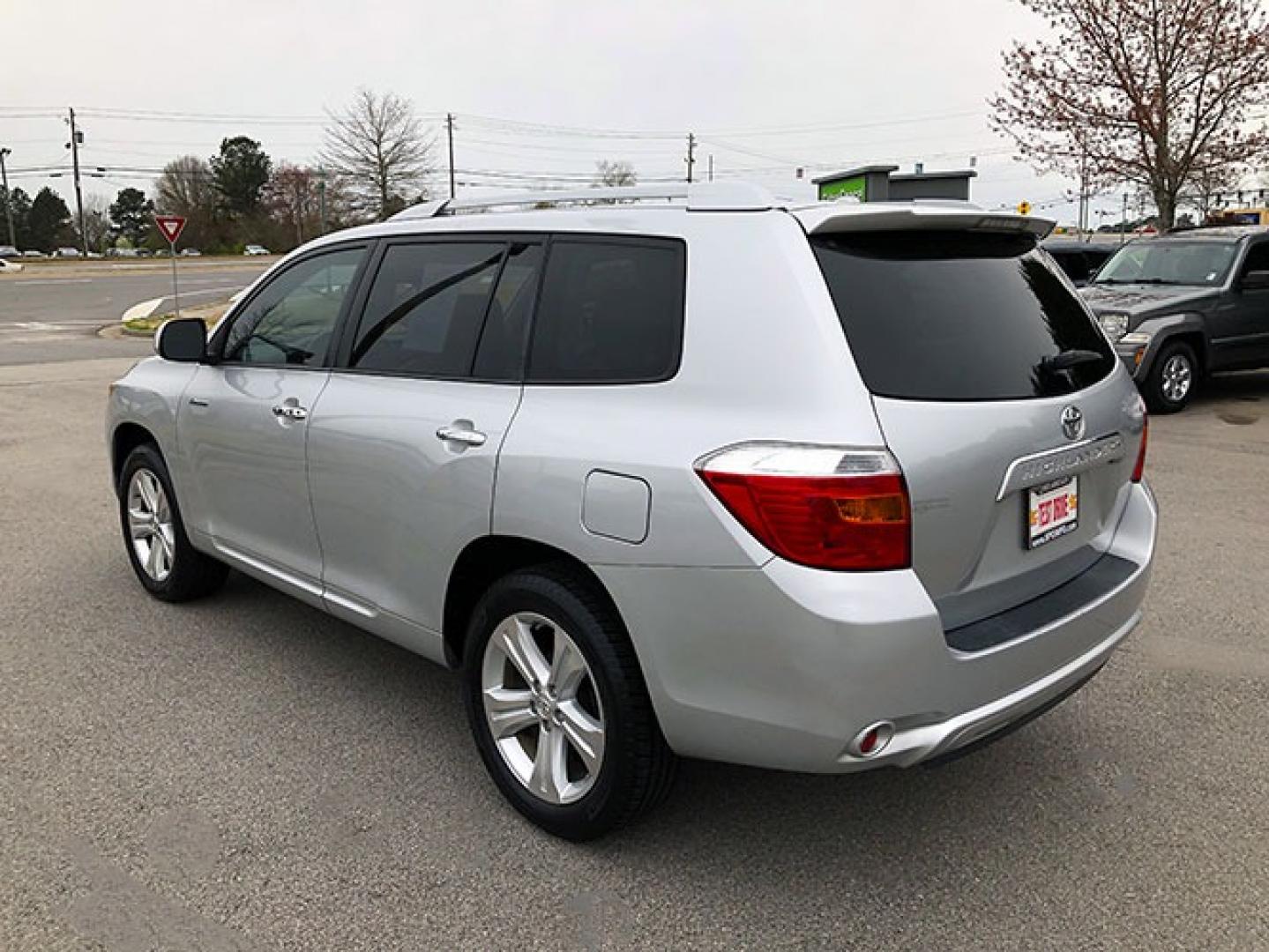 2010 Toyota Highlander Limited 2WD (JTEYK3EH6A2) with an 3.5L V6 DOHC 24V engine, 5-Speed Automatic transmission, located at 7710 Tara Blvd, Jonesboro, GA, 30236, (678) 450-1000, 33.544365, -84.367821 - Photo#4