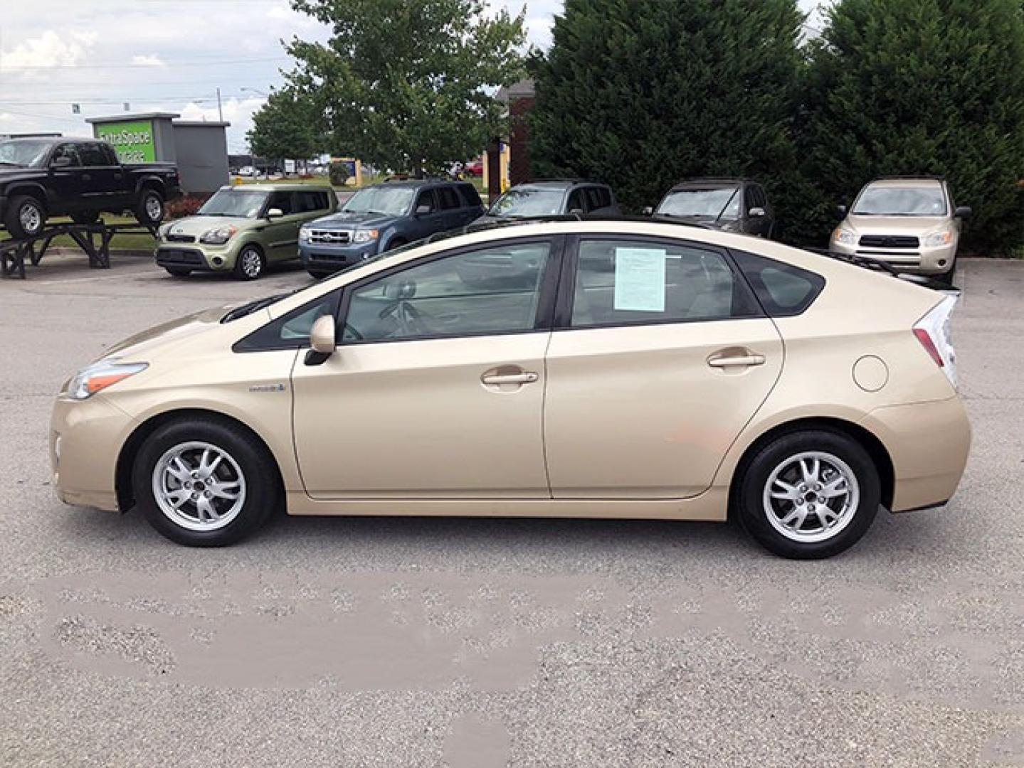 2010 Toyota Prius Prius II (JTDKN3DU8A0) with an 1.8L L4 DOHC 16V engine, Cvt transmission, located at 620 Jesse Jewell Pkwy, Gainesville, GA, 30501, (678) 450-1000, 34.305923, -83.809784 - Photo#3