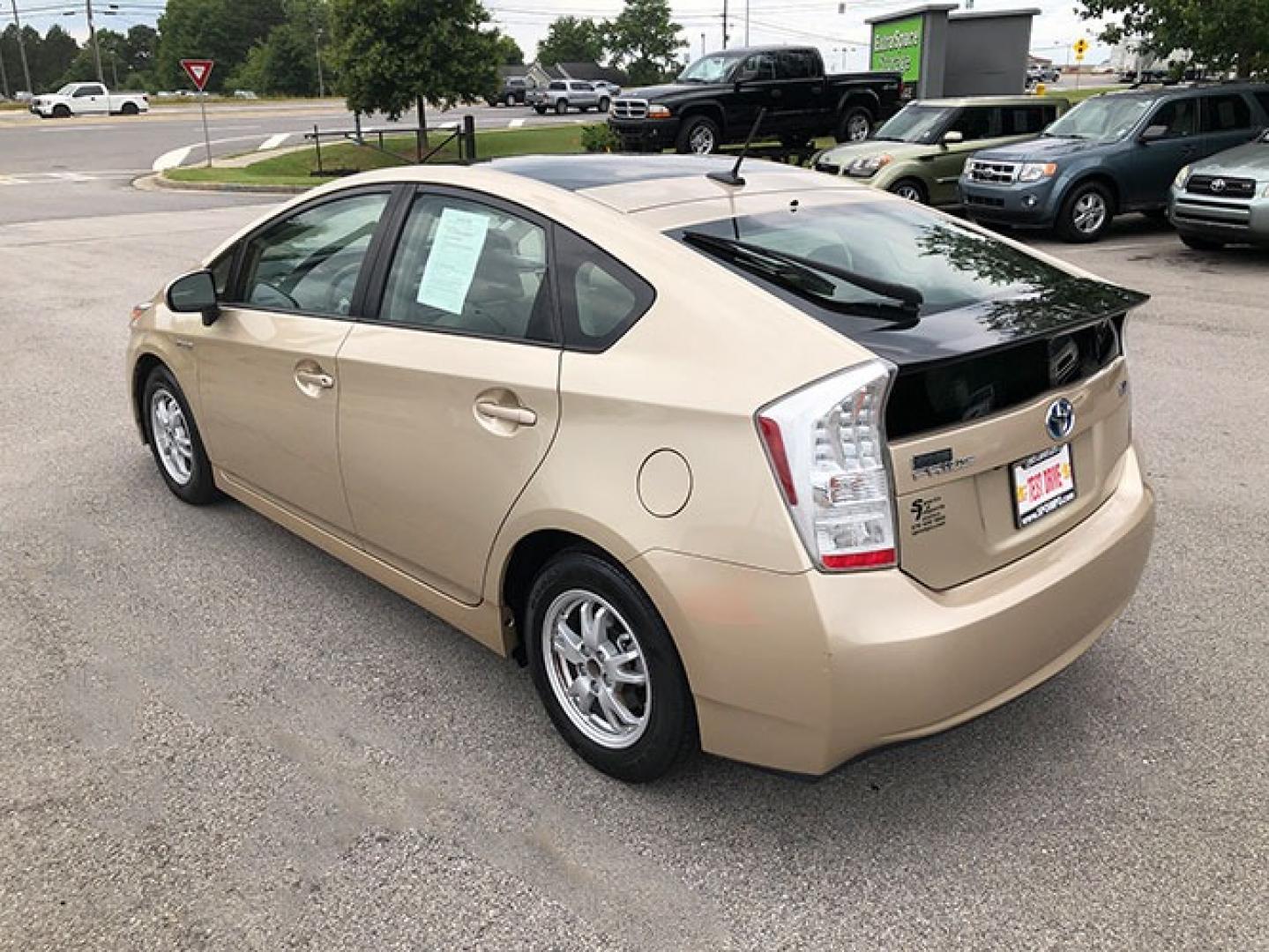 2010 Toyota Prius Prius II (JTDKN3DU8A0) with an 1.8L L4 DOHC 16V engine, Cvt transmission, located at 620 Jesse Jewell Pkwy, Gainesville, GA, 30501, (678) 450-1000, 34.305923, -83.809784 - Photo#4