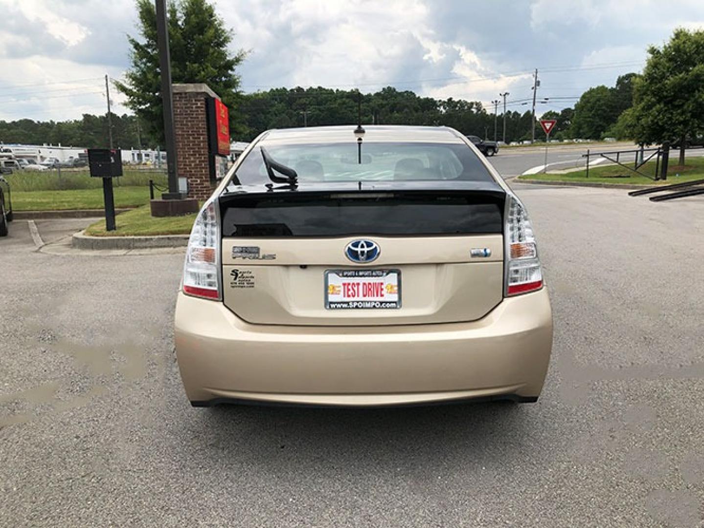 2010 Toyota Prius Prius II (JTDKN3DU8A0) with an 1.8L L4 DOHC 16V engine, Cvt transmission, located at 620 Jesse Jewell Pkwy, Gainesville, GA, 30501, (678) 450-1000, 34.305923, -83.809784 - Photo#5