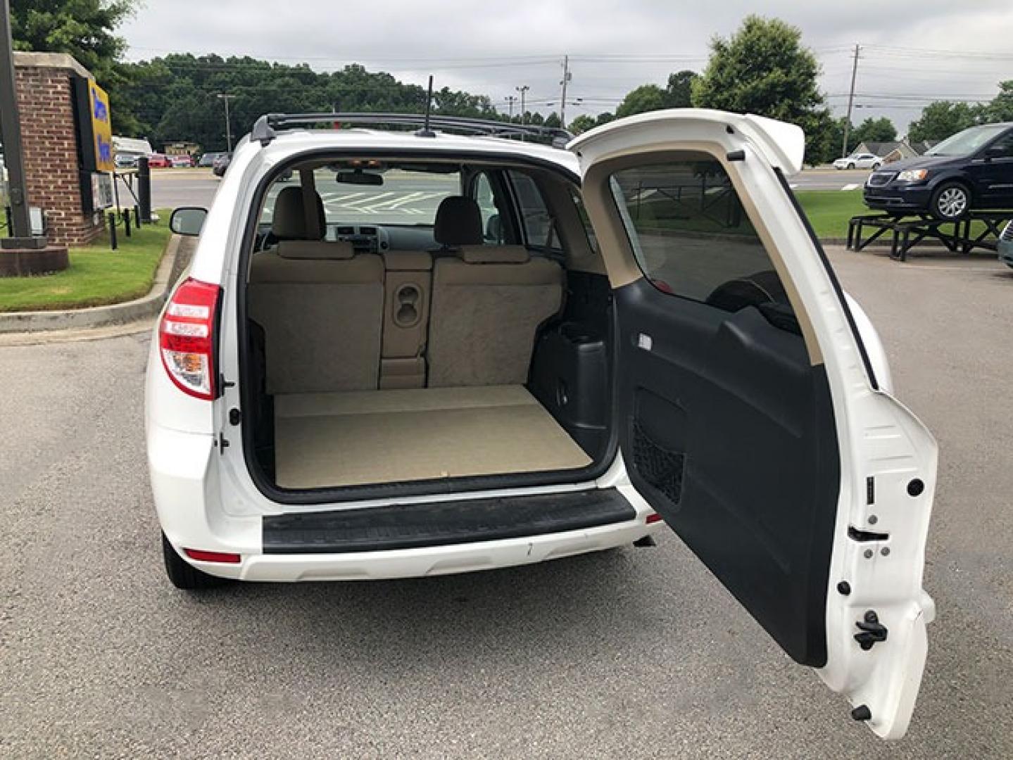 2010 Toyota RAV4 Base I4 4WD (2T3BF4DV1AW) with an 2.4L L4 DOHC 16V engine, 4-Speed Automatic transmission, located at 7710 Tara Blvd, Jonesboro, GA, 30236, (678) 450-1000, 33.544365, -84.367821 - Photo#6