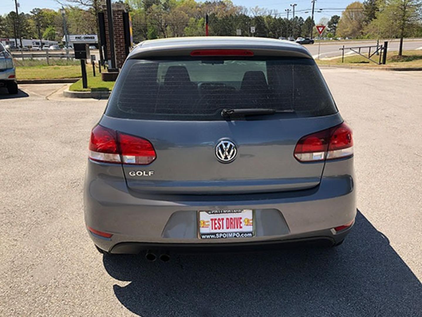 2010 Volkswagen Golf 2.5L 4-Door (WVWDA7AJXAW) with an 2.5L L5 DOHC 20V engine, 6-Speed Automatic transmission, located at 7710 Tara Blvd, Jonesboro, GA, 30236, (678) 450-1000, 33.544365, -84.367821 - Photo#5