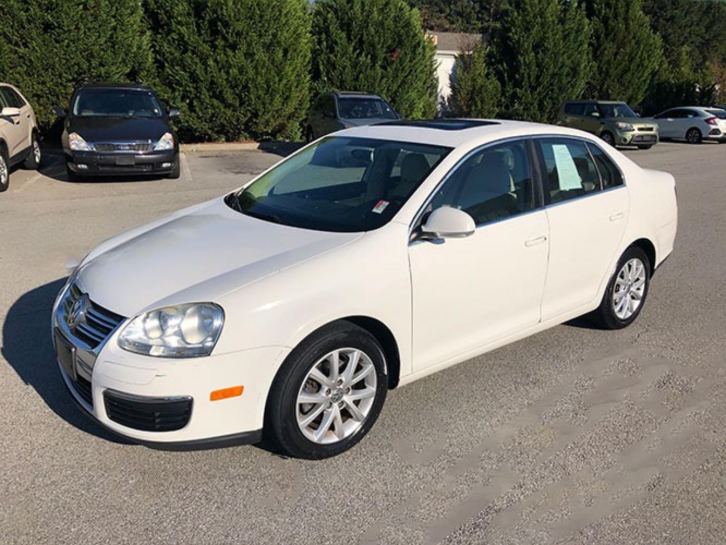 2010 Volkswagen Jetta SE PZEV (3VWRZ7AJ2AM) with an 2.5L L5 DOHC 20V engine, located at 620 Jesse Jewell Pkwy, Gainesville, GA, 30501, (678) 450-1000, 34.305923, -83.809784 - Photo#2