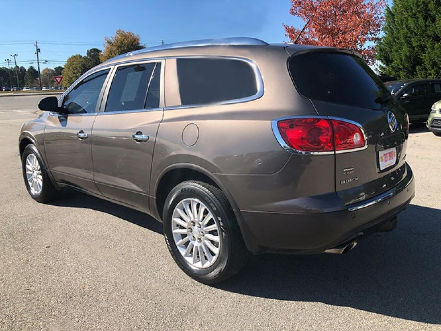 2011 Buick Enclave CXL-1 FWD (5GAKRBED6BJ) with an 3.6L V6 DOHC 24V engine, 6-Speed Automatic Overdrive transmission, located at 7710 Tara Blvd, Jonesboro, GA, 30236, (678) 450-1000, 33.544365, -84.367821 - Photo#4