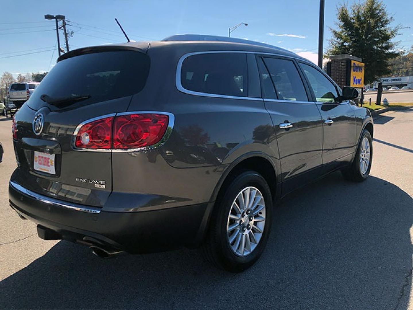 2011 Buick Enclave CXL-1 FWD (5GAKRBED6BJ) with an 3.6L V6 DOHC 24V engine, 6-Speed Automatic Overdrive transmission, located at 7710 Tara Blvd, Jonesboro, GA, 30236, (678) 450-1000, 33.544365, -84.367821 - Photo#7