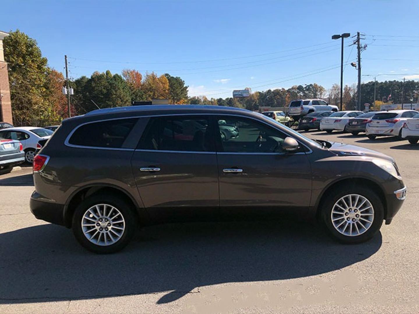 2011 Buick Enclave CXL-1 FWD (5GAKRBED6BJ) with an 3.6L V6 DOHC 24V engine, 6-Speed Automatic Overdrive transmission, located at 7710 Tara Blvd, Jonesboro, GA, 30236, (678) 450-1000, 33.544365, -84.367821 - Photo#8