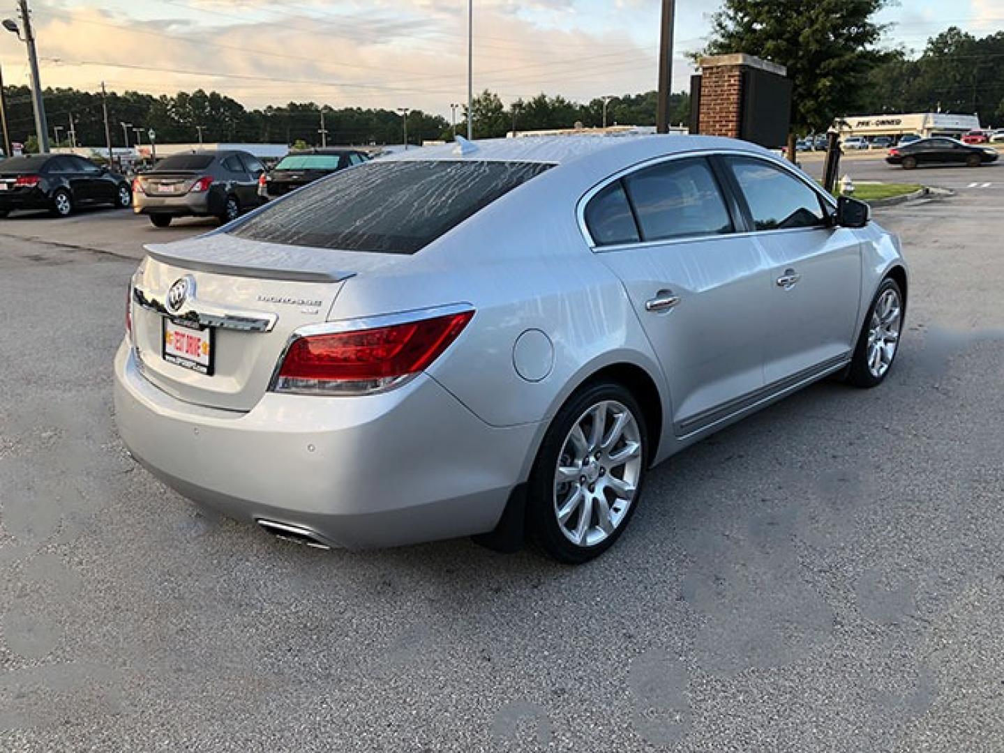 2011 Buick LaCrosse CXS (1G4GE5GD3BF) with an 3.6L V6 DOHC 24V engine, 6-Speed Automatic Overdrive transmission, located at 620 Jesse Jewell Pkwy, Gainesville, GA, 30501, (678) 450-1000, 34.305923, -83.809784 - Photo#4