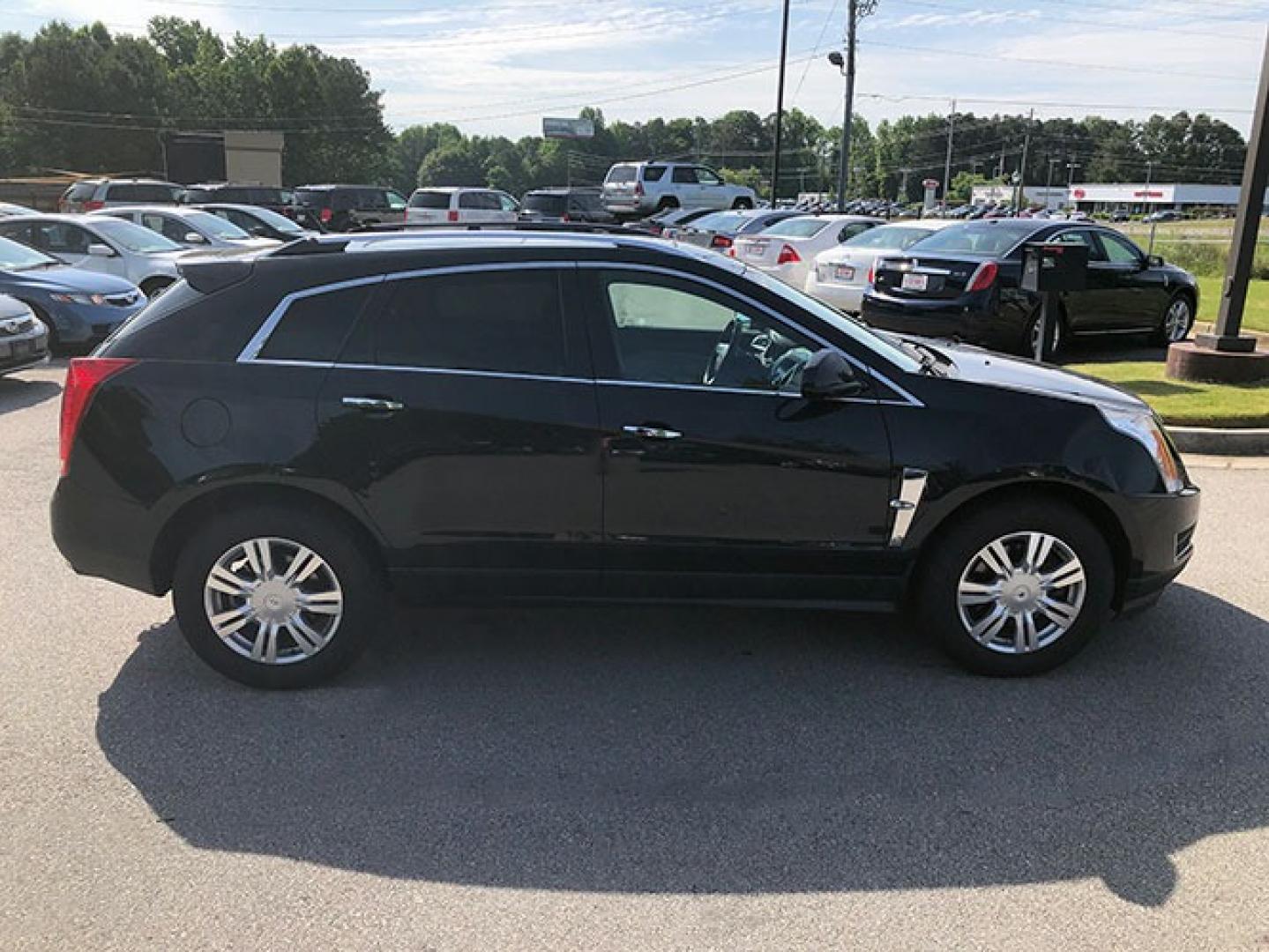 2011 Cadillac SRX Luxury Collection (3GYFNAEY1BS) with an 3.0L V6 DOHC 24V engine, 6-Speed Automatic transmission, located at 620 Jesse Jewell Pkwy, Gainesville, GA, 30501, (678) 450-1000, 34.305923, -83.809784 - Photo#5