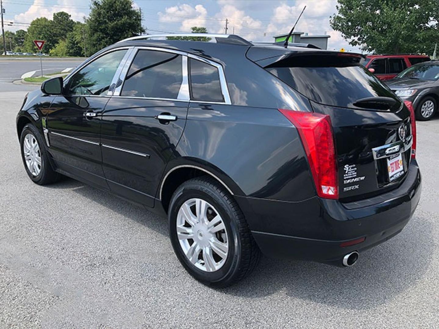 2011 Cadillac SRX Luxury Collection (3GYFNAEY3BS) with an 3.0L V6 DOHC 24V engine, 6-Speed Automatic transmission, located at 7710 Tara Blvd, Jonesboro, GA, 30236, (678) 450-1000, 33.544365, -84.367821 - Photo#4