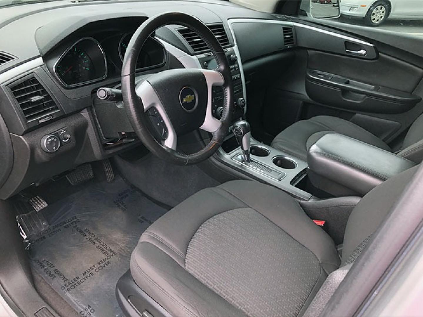 2011 Chevrolet Traverse LT FWD (1GNKRGED4BJ) with an 3.6L V6 DOHC 24V engine, 6-Speed Automatic transmission, located at 7710 Tara Blvd, Jonesboro, GA, 30236, (678) 450-1000, 33.544365, -84.367821 - Photo#9