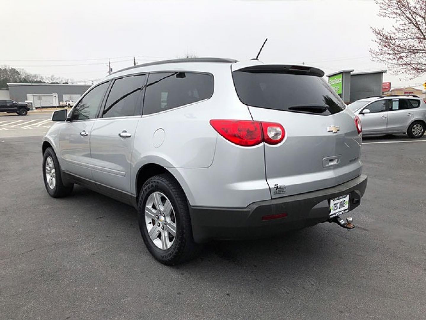 2011 Chevrolet Traverse LT FWD (1GNKRGED4BJ) with an 3.6L V6 DOHC 24V engine, 6-Speed Automatic transmission, located at 7710 Tara Blvd, Jonesboro, GA, 30236, (678) 450-1000, 33.544365, -84.367821 - Photo#4