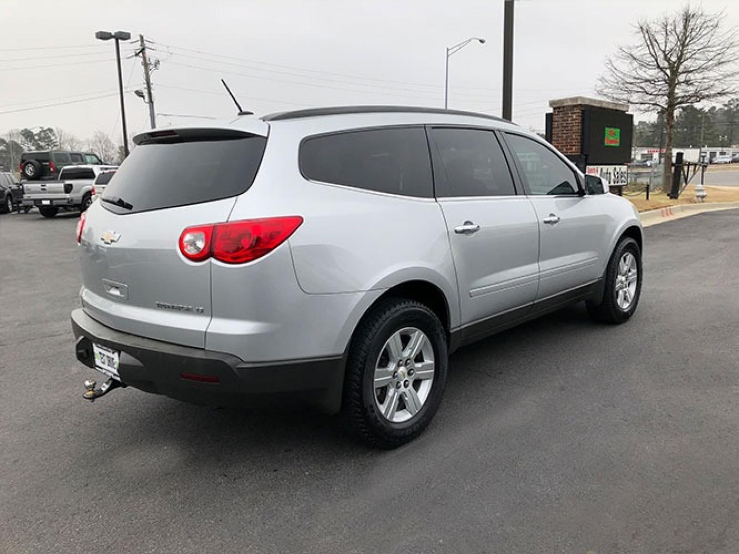 2011 Chevrolet Traverse LT FWD (1GNKRGED4BJ) with an 3.6L V6 DOHC 24V engine, 6-Speed Automatic transmission, located at 7710 Tara Blvd, Jonesboro, GA, 30236, (678) 450-1000, 33.544365, -84.367821 - Photo#7